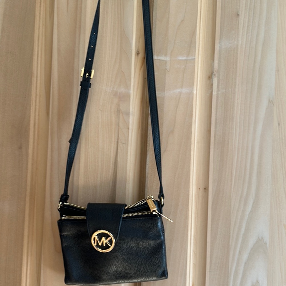Black leather Michael Kors crossbody